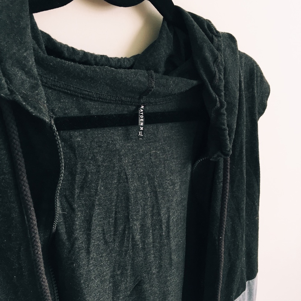 Throw Over Sleeveless Hoodie